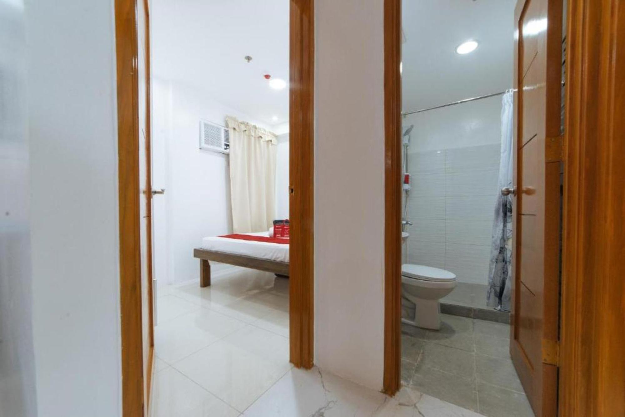 Hotel RedDoorz @ DBuilders Bangkal Makati Makati City Exterior foto