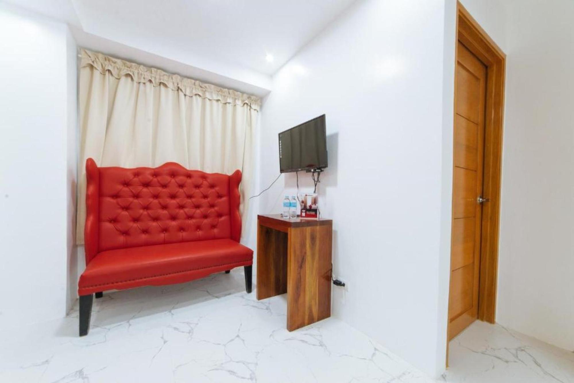 Hotel RedDoorz @ DBuilders Bangkal Makati Makati City Exterior foto