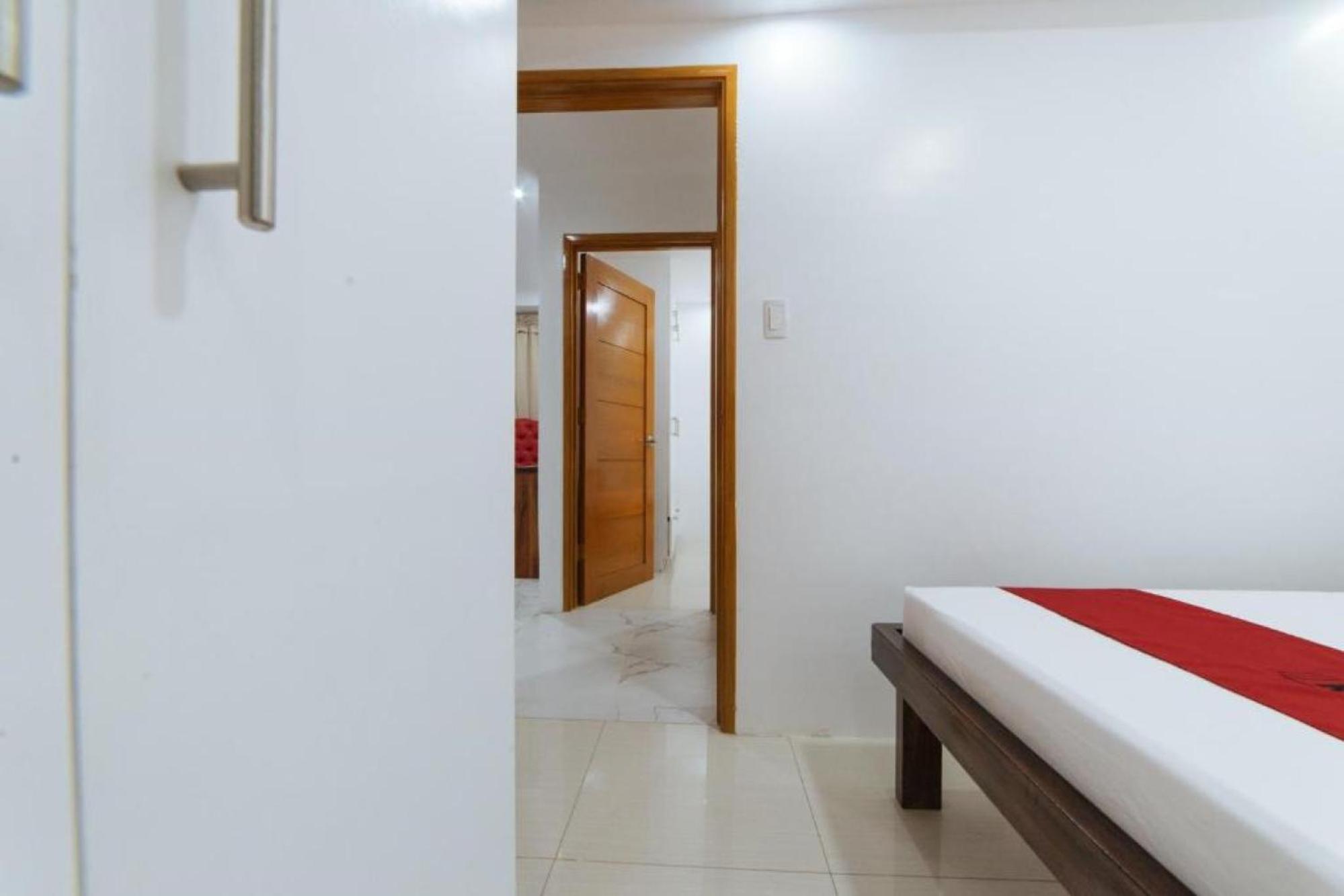 Hotel RedDoorz @ DBuilders Bangkal Makati Makati City Exterior foto