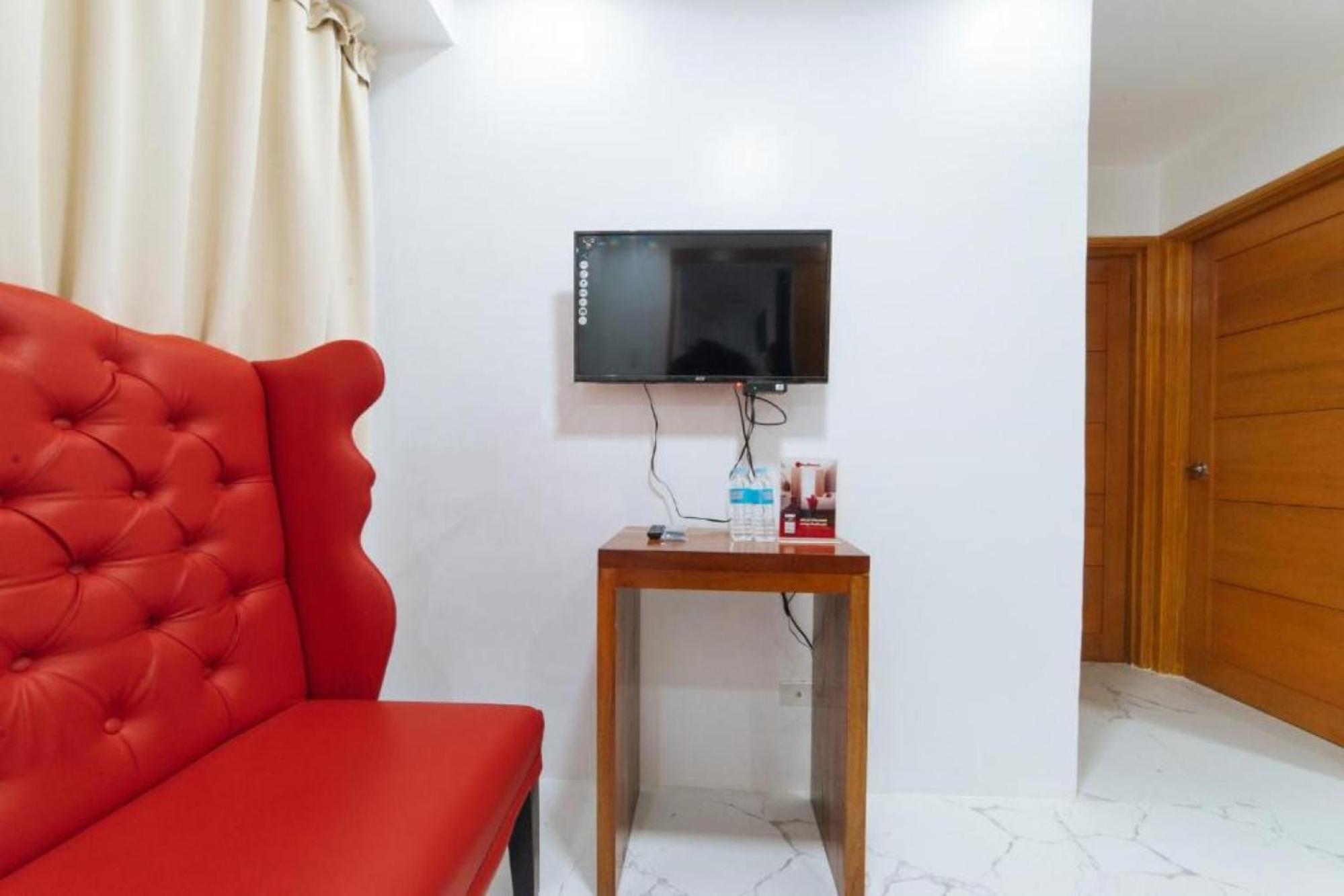 Hotel RedDoorz @ DBuilders Bangkal Makati Makati City Exterior foto