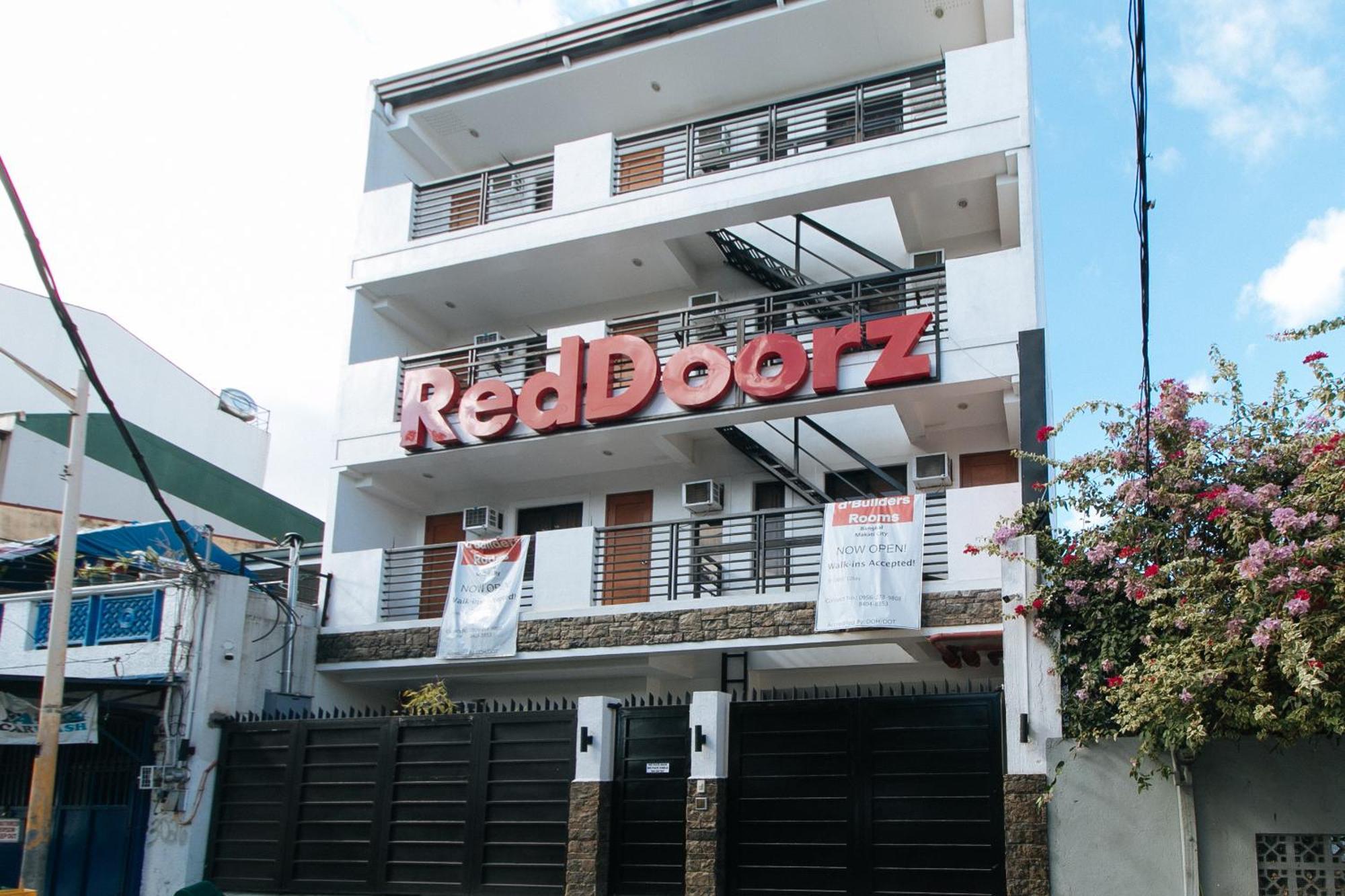 Hotel RedDoorz @ DBuilders Bangkal Makati Makati City Exterior foto