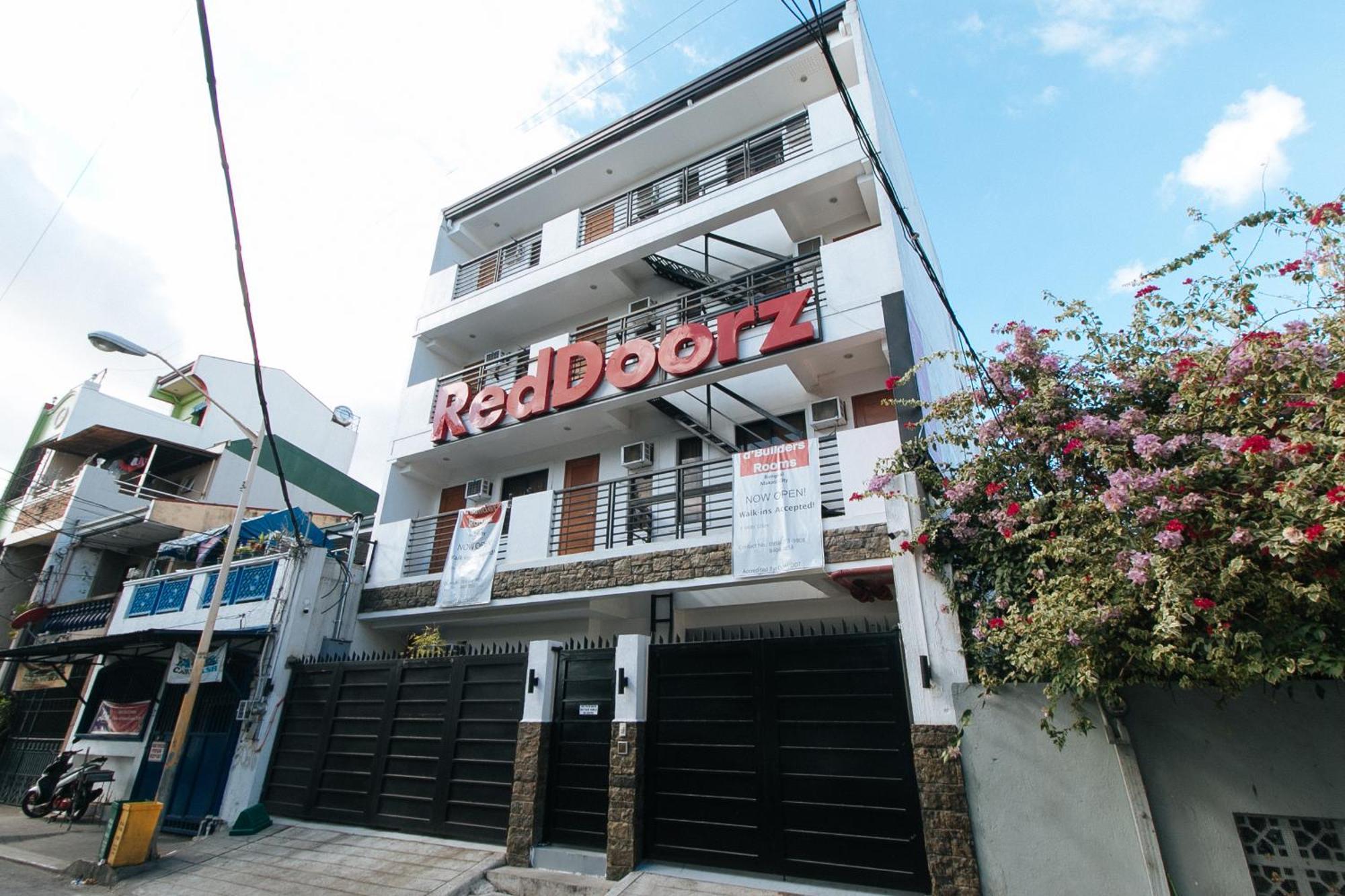 Hotel RedDoorz @ DBuilders Bangkal Makati Makati City Exterior foto