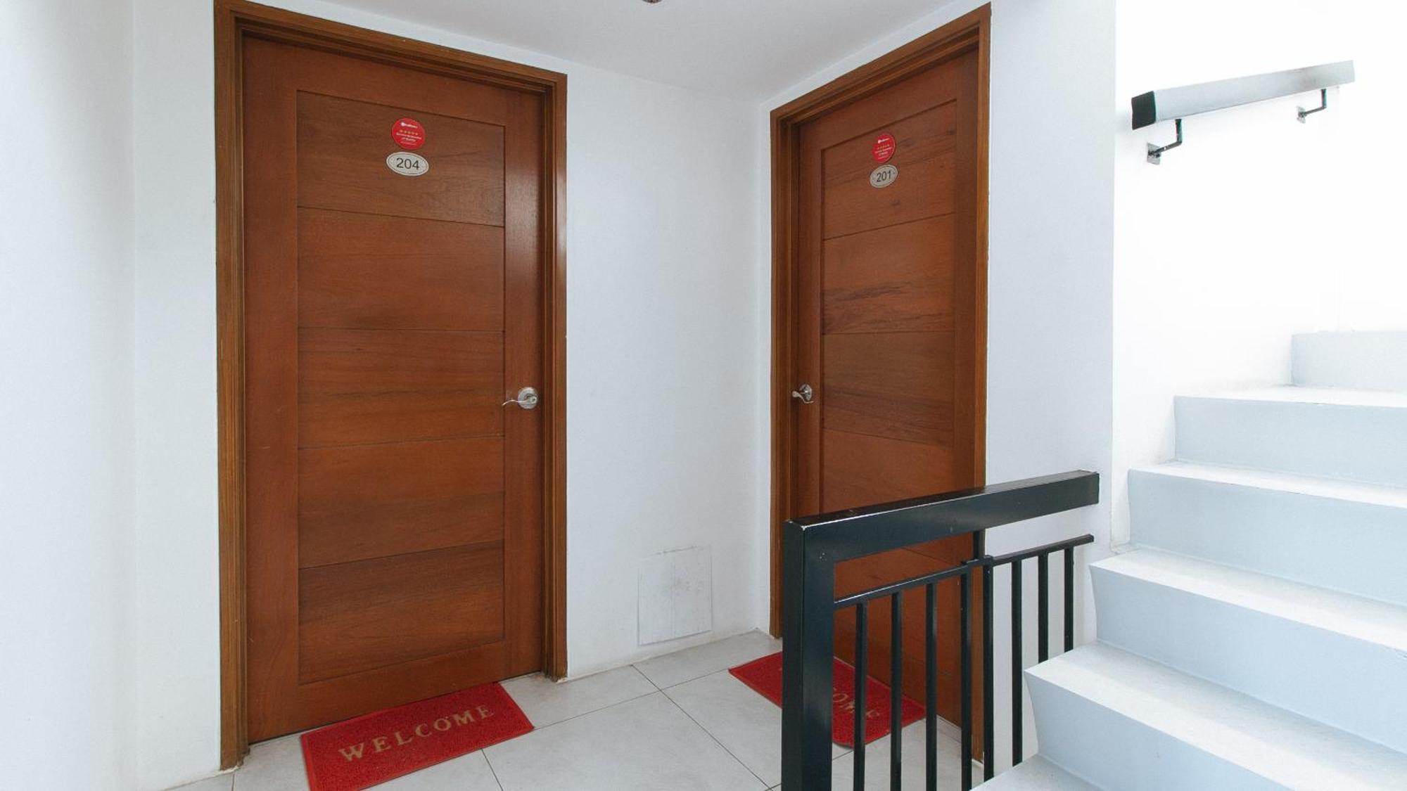 Hotel RedDoorz @ DBuilders Bangkal Makati Makati City Exterior foto